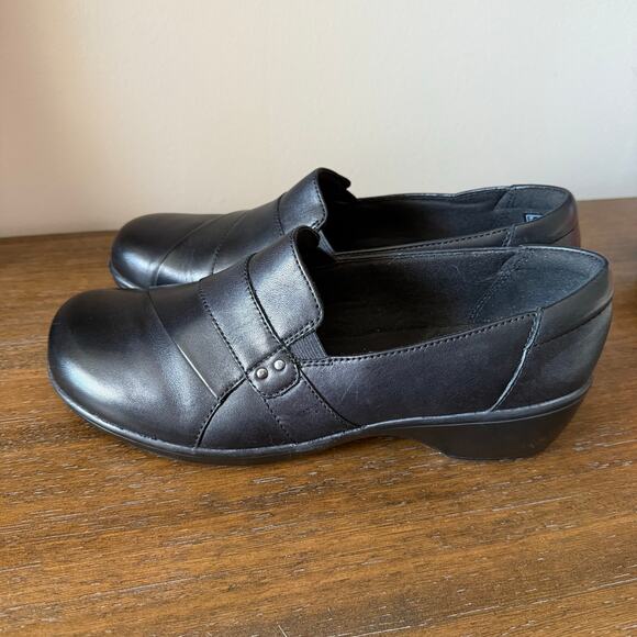 Clarks Woman’s May Marigold Black Leather Slip On Shoes- Size 10W - Picture 2 of 9